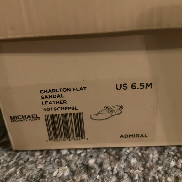 Michael Kors flat sandals. 6.5 - Picture 10 of 10